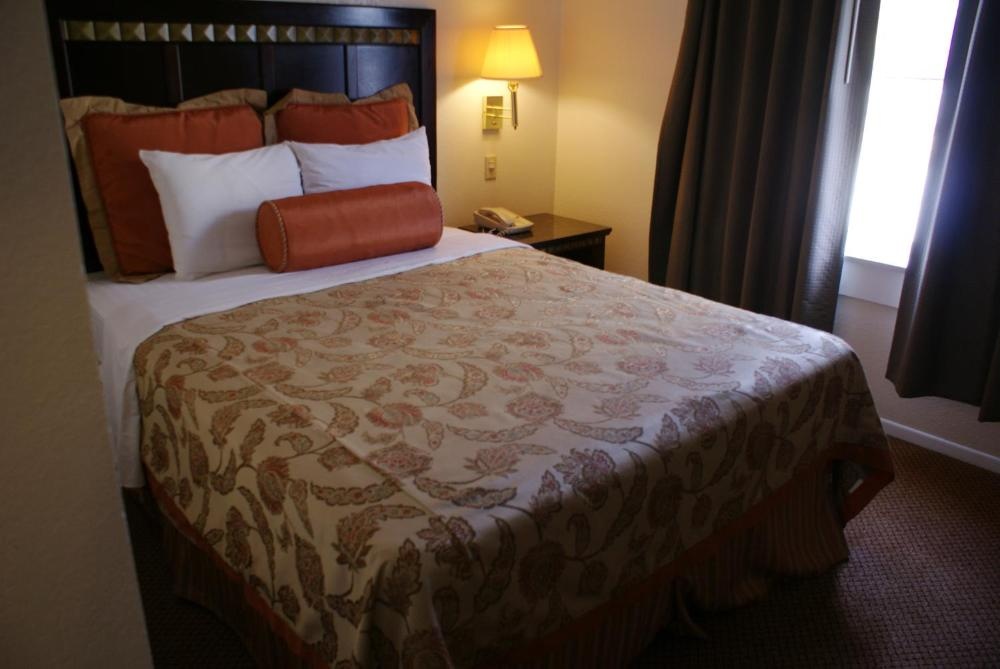 Harborview Inn & Suites-Convention Center-Airport-Gaslamp-Seaworld-Zoo-Balboa Park
